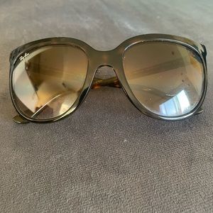 Ray Ban - Tortoise shell cat eye sunglasses
